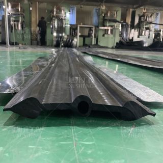 中埋式鋼邊橡膠止水帶生產(chǎn)商哪家專業(yè)？